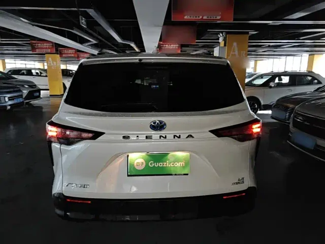 Toyota Sienna — Фото автомобиля 5