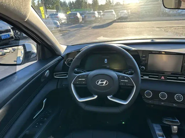 Hyundai Elantra — Фото автомобиля 18