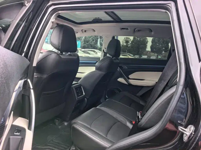 Geely Boyue — Фото автомобиля 9