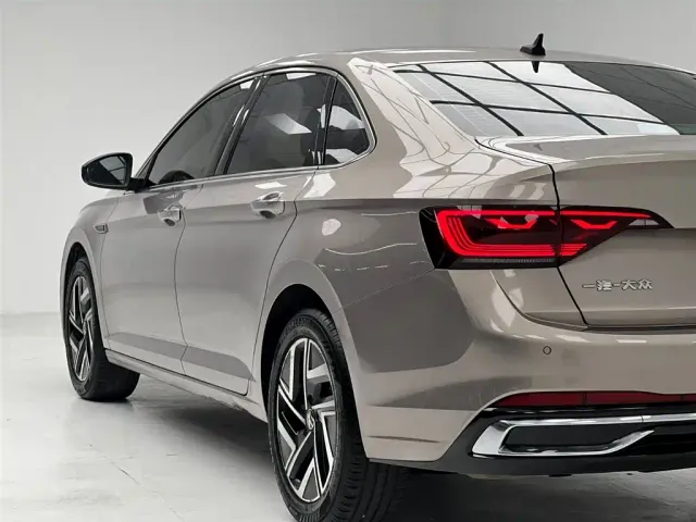 Volkswagen Sagitar — Фото автомобиля 10