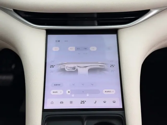 IM Motors LS6 — Фото автомобиля 15