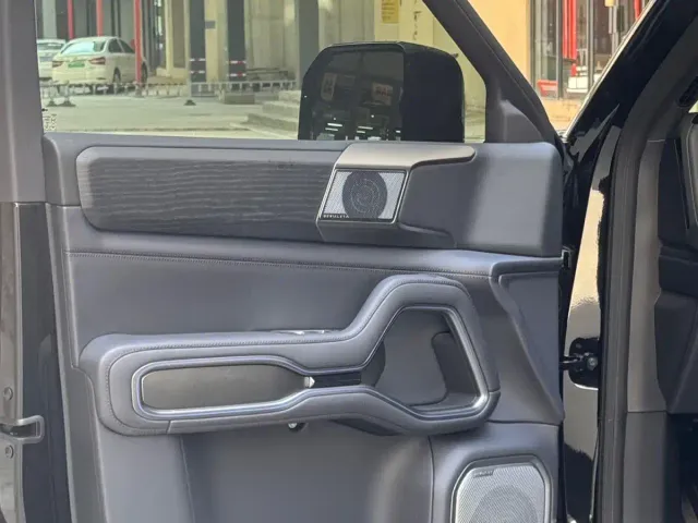 BYD FangChengBao Leopard 8 — Фото автомобиля 5