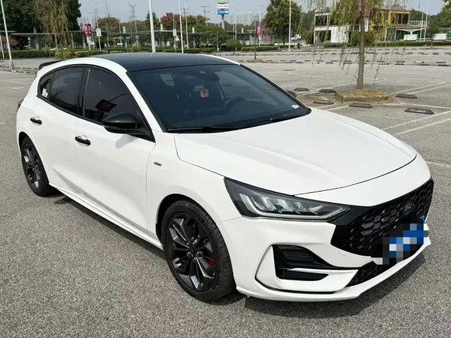 Ford Focus — Фото автомобиля 2