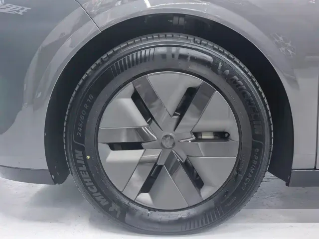 Li Auto MEGA — Фото автомобиля 9