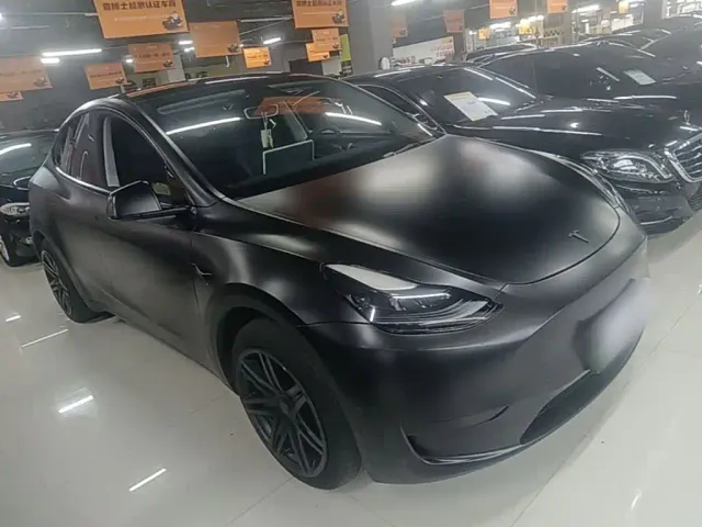Tesla Model Y — Фото автомобиля 3