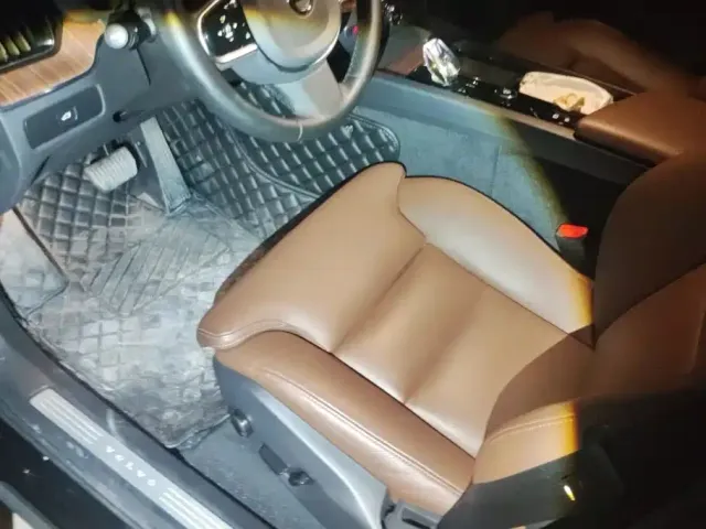 Volvo XC60 — Фото автомобиля 9