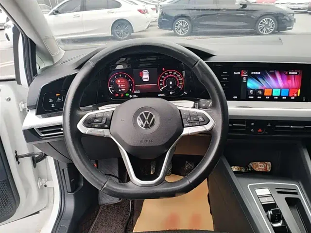 Volkswagen Golf — Фото автомобиля 10