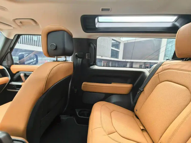 Land Rover Defender — Фото автомобиля 11