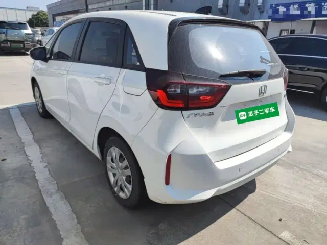 Honda Fit — Фото автомобиля 4