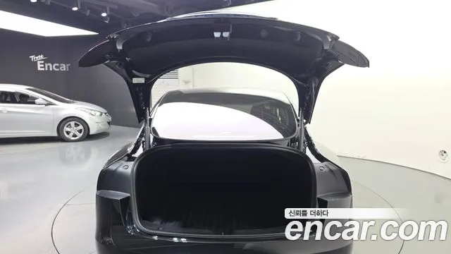 Tesla Model 3 — Фото автомобиля 17