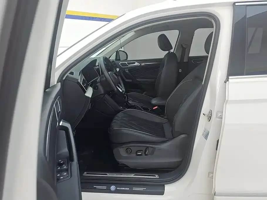 Volkswagen Tiguan L 2022 330TSI Auto 2WD R-Line Premium Edition — Фото автомобиля 9