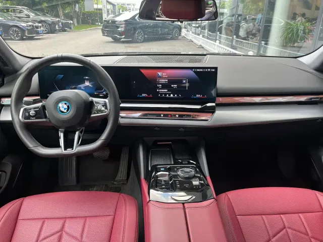 BMW i5 — Фото автомобиля 10