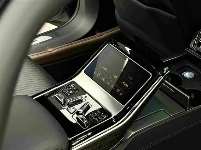 Audi A8 — Фото автомобиля 10