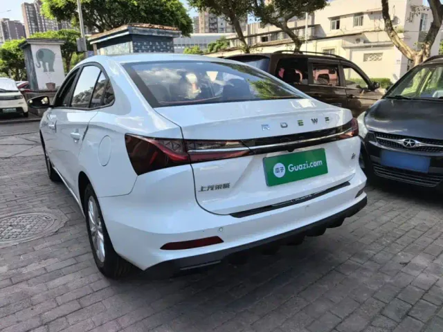 Roewe i5 — Фото автомобиля 4