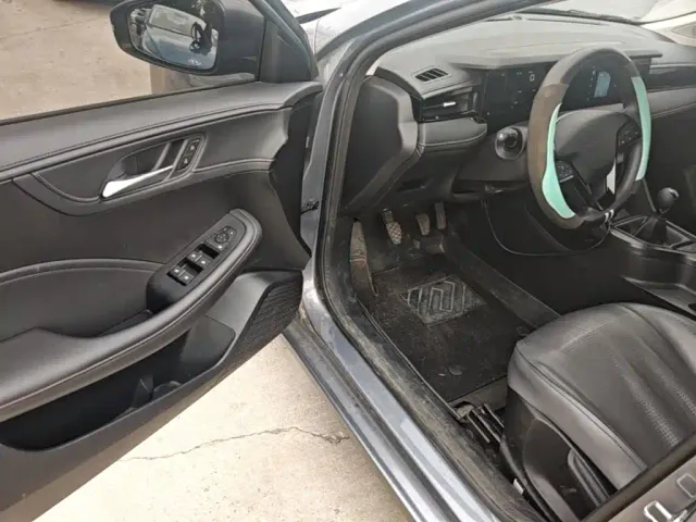 Roewe i5 — Фото автомобиля 15