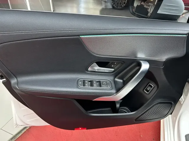 Mercedes-Benz A-Class — Фото автомобиля 11