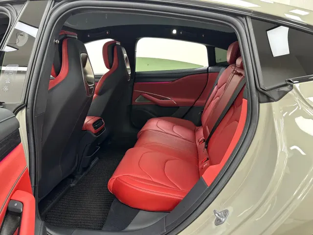 Xiaomi SU7 — Фото автомобиля 16
