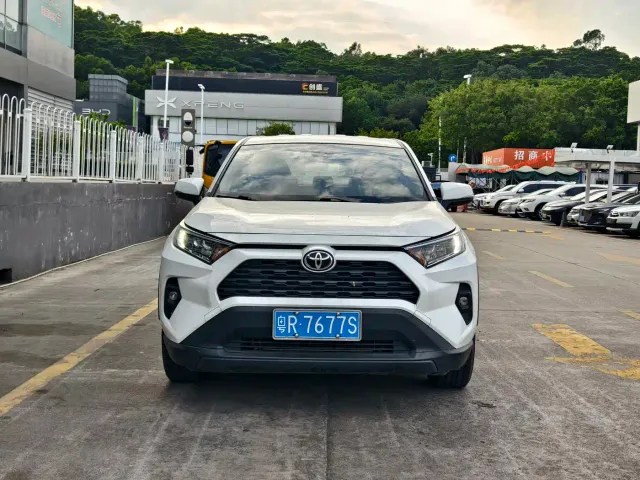 Toyota RAV4 — Фото автомобиля 2