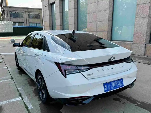 Hyundai Elantra — Фото автомобиля 15