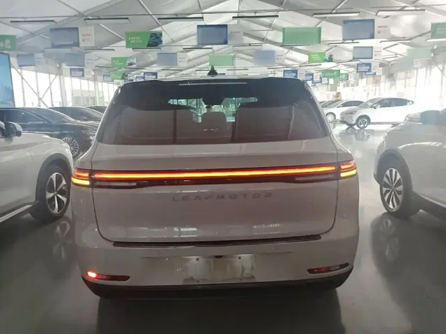 Leapmotor C10 — Фото автомобиля 5