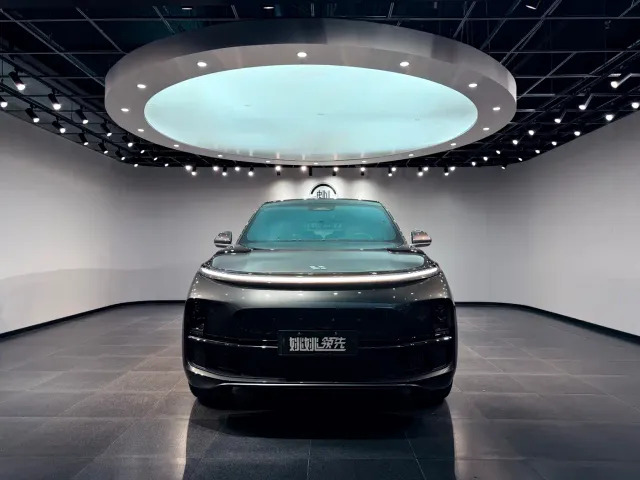 Li Auto L8 — Фото автомобиля 2