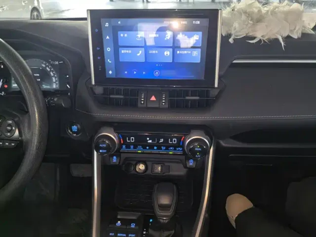 Toyota RAV4 — Фото автомобиля 9