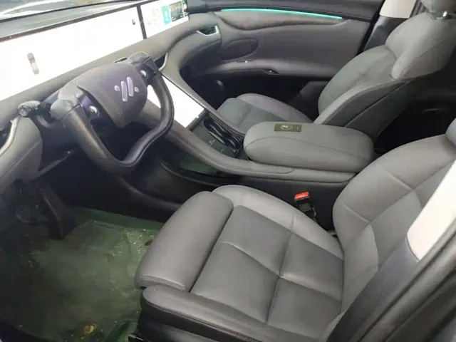 IM Motors LS6 — Фото автомобиля 14