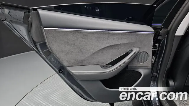 Tesla Model 3 — Фото автомобиля 25