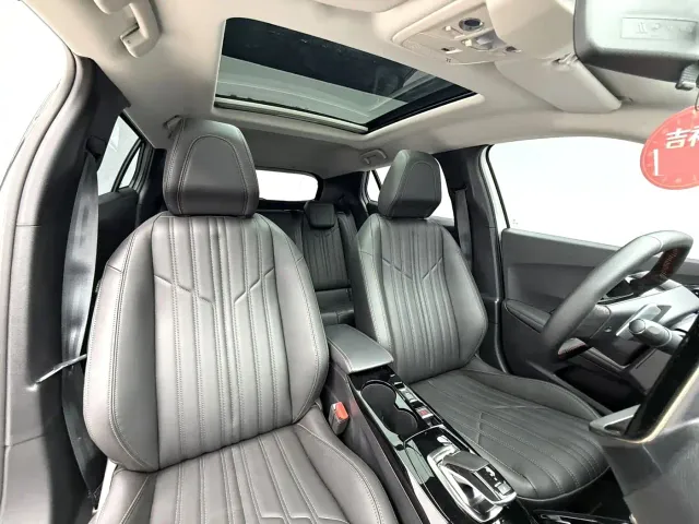 Peugeot 2008 — Фото автомобиля 4