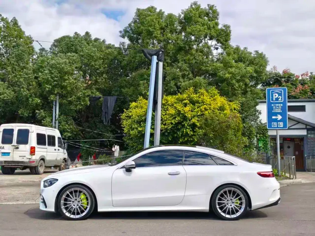 Mercedes-Benz E-Class — Фото автомобиля 2