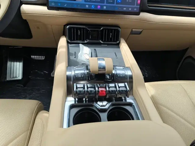 BYD FangChengBao Leopard 8 — Фото автомобиля 13