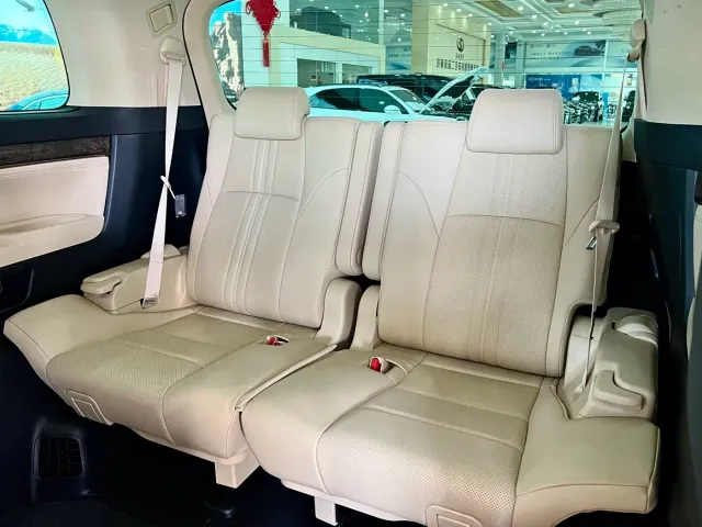 Toyota Alphard — Фото автомобиля 11