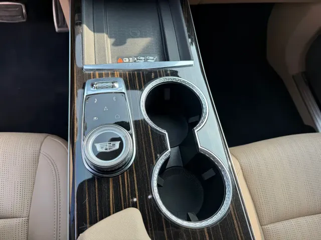 Cadillac XT5 — Фото автомобиля 10