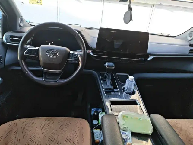 Toyota Sienna — Фото автомобиля 12