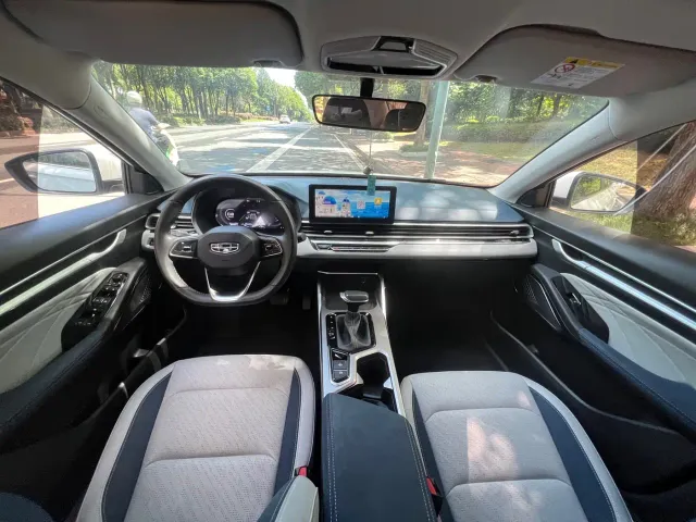 Geely Emgrand — Фото автомобиля 8