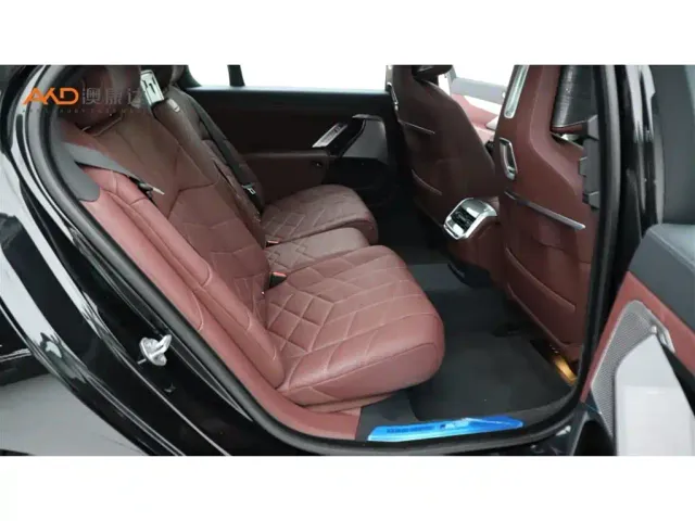 BMW i7 — Фото автомобиля 8