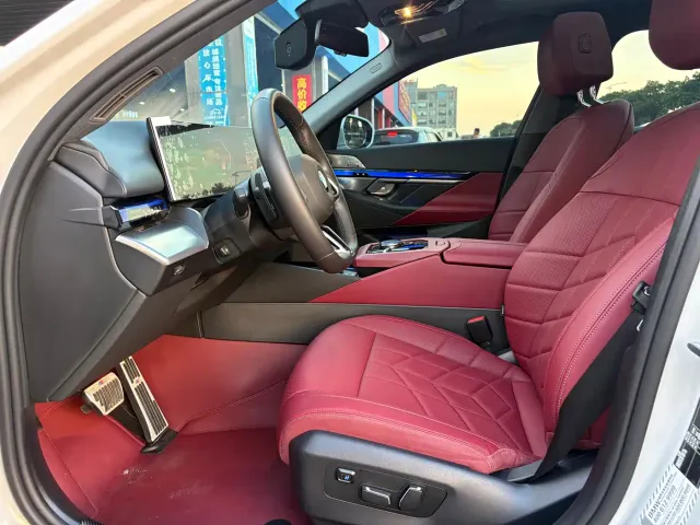 BMW 5 Series — Фото автомобиля 11