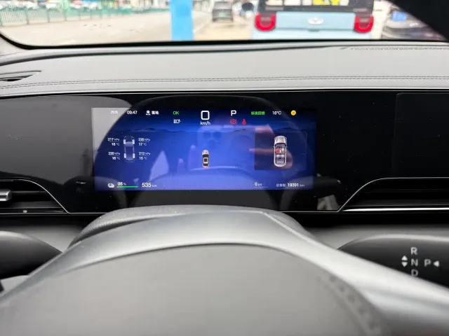 BYD Qin L — Фото автомобиля 17
