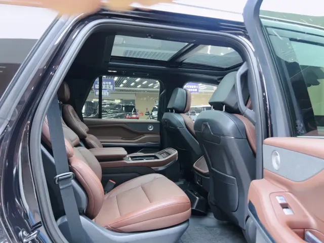 Lincoln Navigator — Фото автомобиля 5