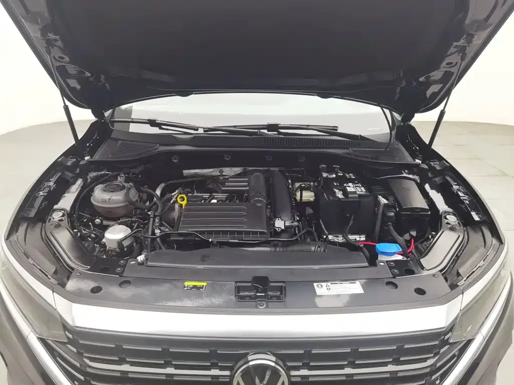 Volkswagen Passat 2025 Outstanding 280TSI Business Edition — Фото автомобиля 6