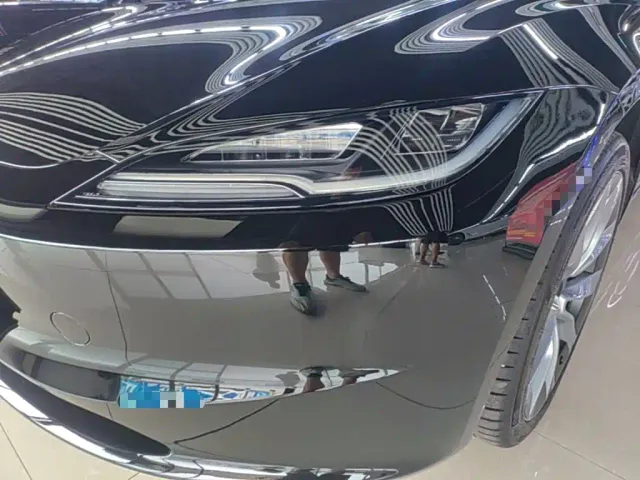 Tesla Model 3 — Фото автомобиля 23