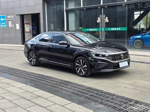 Volkswagen Passat — Фото автомобиля 3
