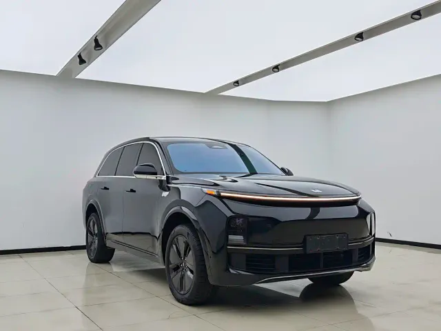 Li Auto L8 — Фото автомобиля 3