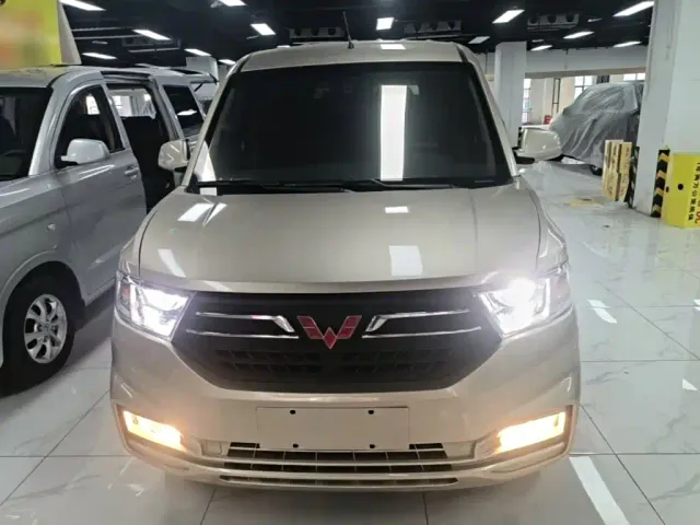 Wuling Hongguang V — Фото автомобиля 2