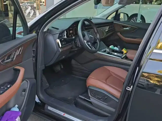 Audi Q7 — Фото автомобиля 3
