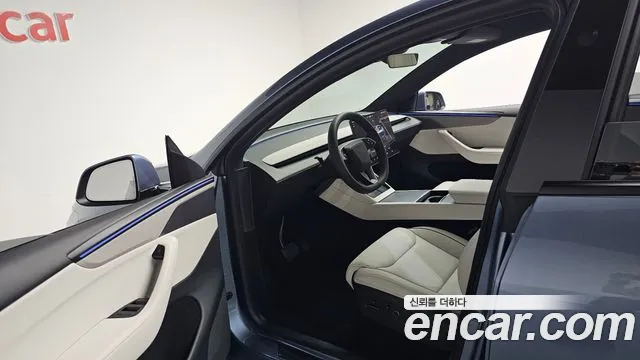 Tesla Model Y — Фото автомобиля 9