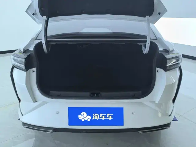 Dongfeng Yixuan — Фото автомобиля 4