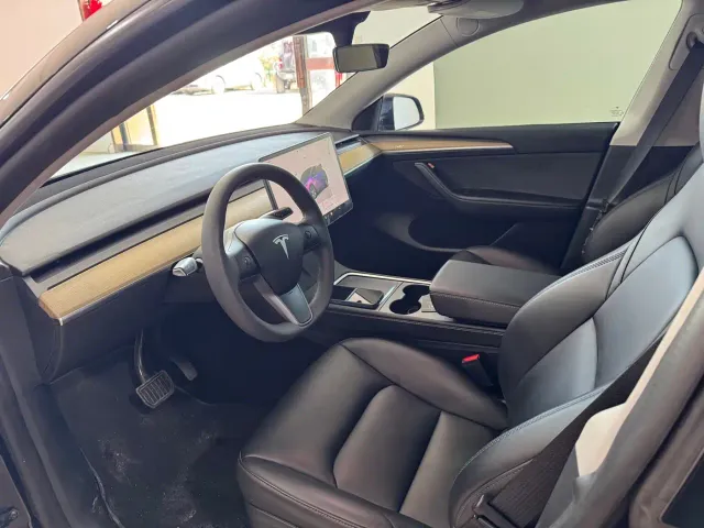 Tesla Model Y — Фото автомобиля 7