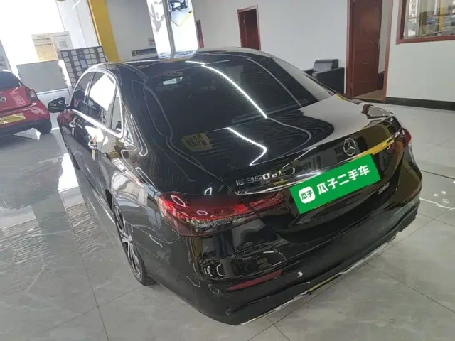 Mercedes-Benz E-Class — Фото автомобиля 4