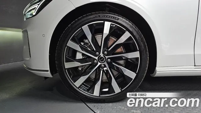 Volvo S90 — Фото автомобиля 5
